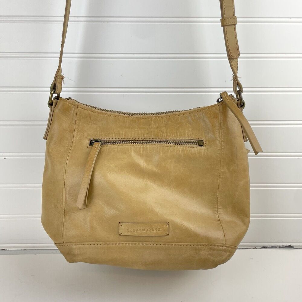 Lucky Brand Dori Bucket Crossbody Bag Purse Tan Brown Leather Lines Pockets